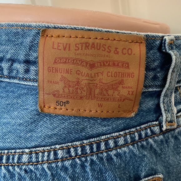 Levi 501 Button Fly Bootie Shorts - Picture 3 of 5